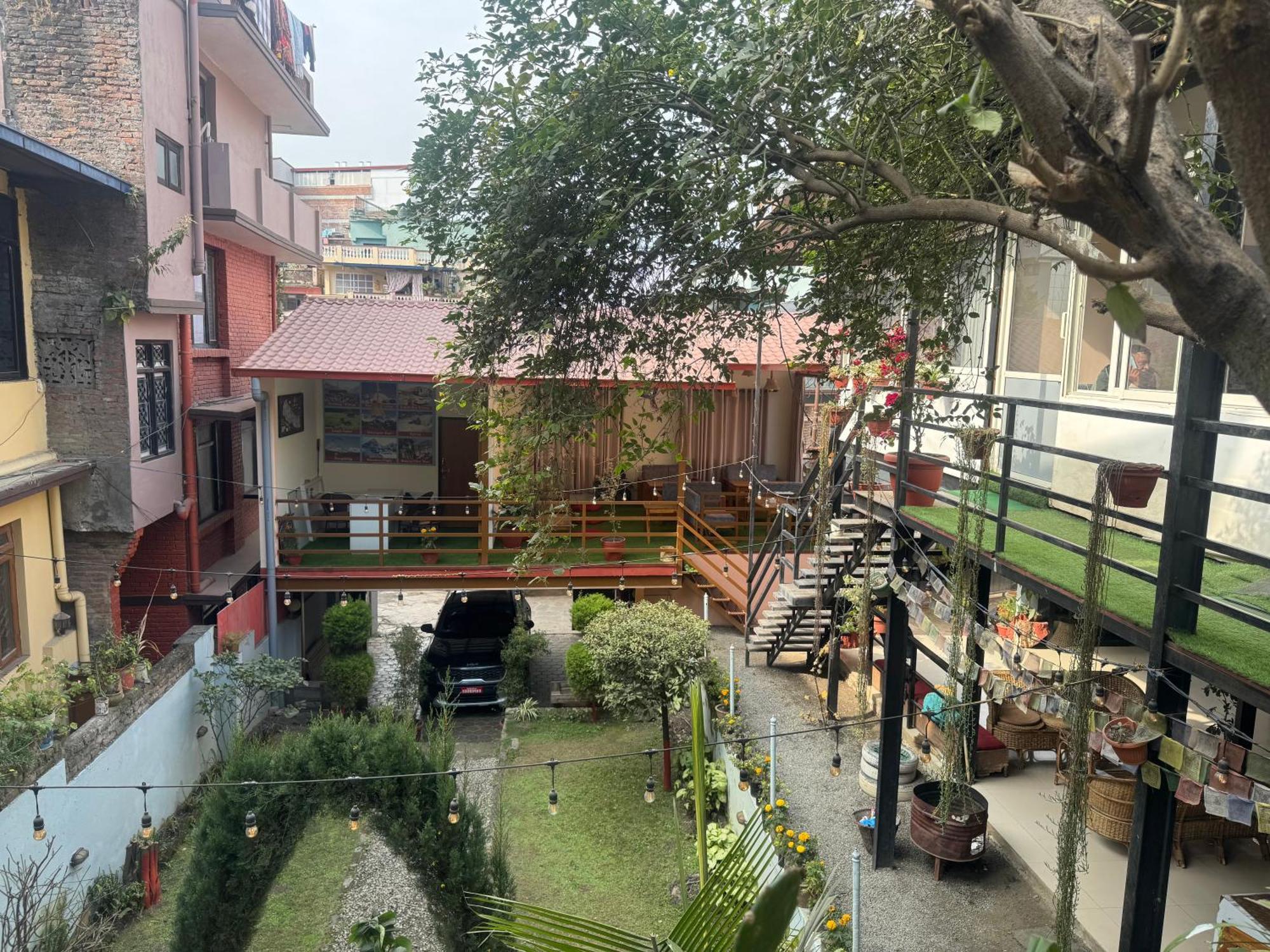 Birds Nest Hostel Катманду Екстериор снимка