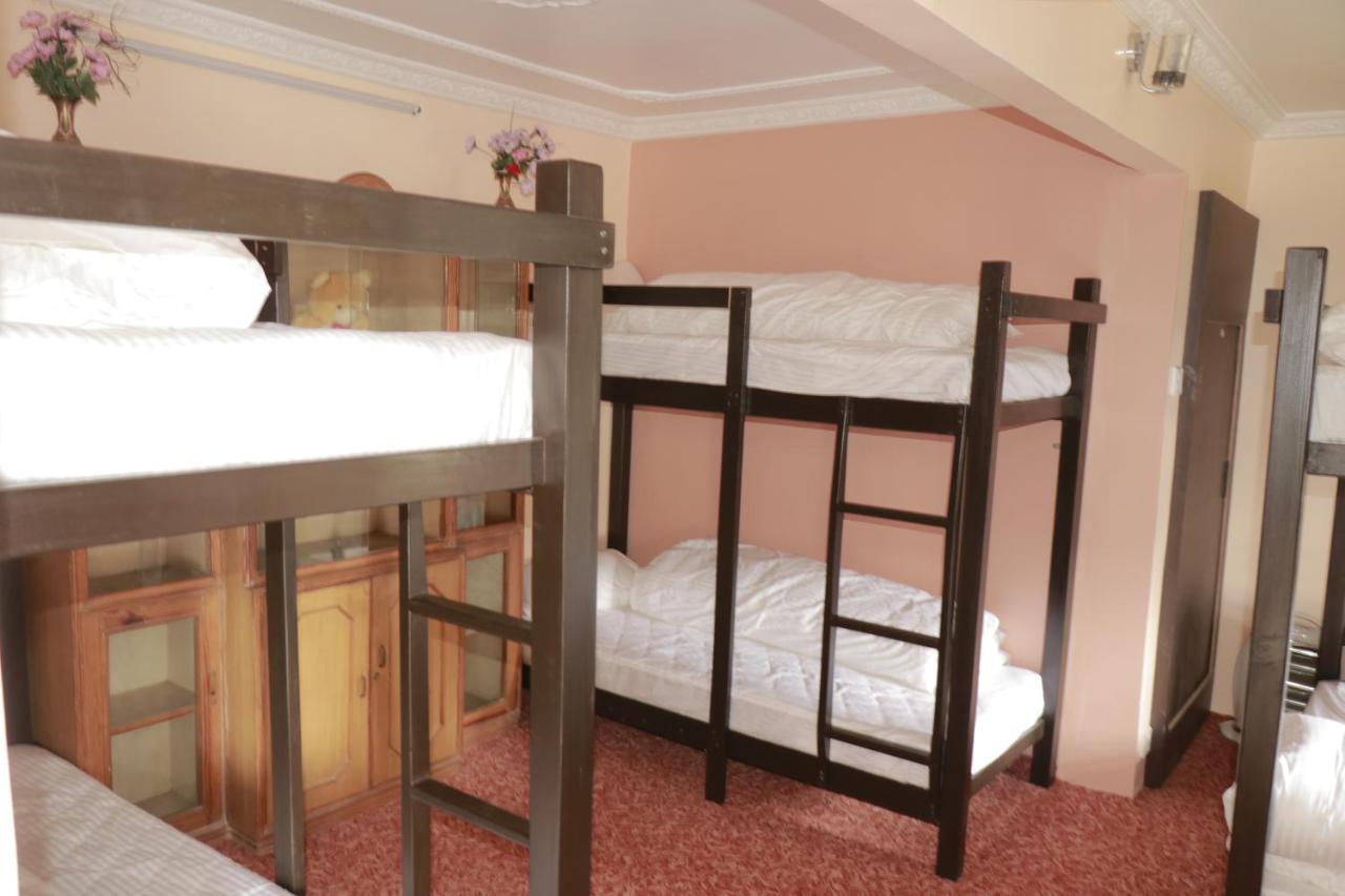 Birds Nest Hostel Катманду Хотелски Легла снимка